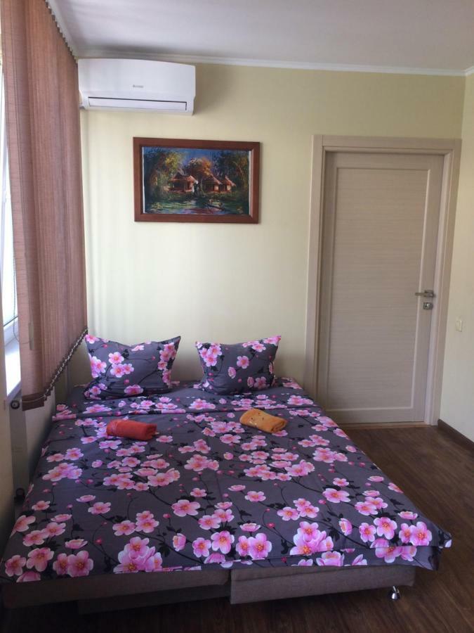 Room In The Guest House Odessa Exterior foto