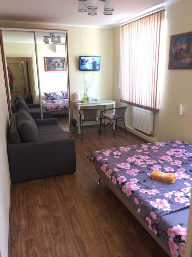 Room In The Guest House Odessa Exterior foto